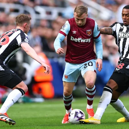 25/11: Football Predictions Newcastle United host West Ham United in Premier League plus other tips